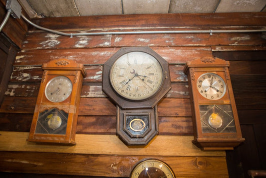Antique Wall Clocks: Adding Vintage Elegance to Modern Interiors - Clock Design Co™